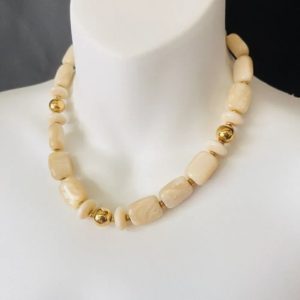 Vintage Napier Lucite Pearlized Earth Gold Tone Beaded Necklace Chunky 1457